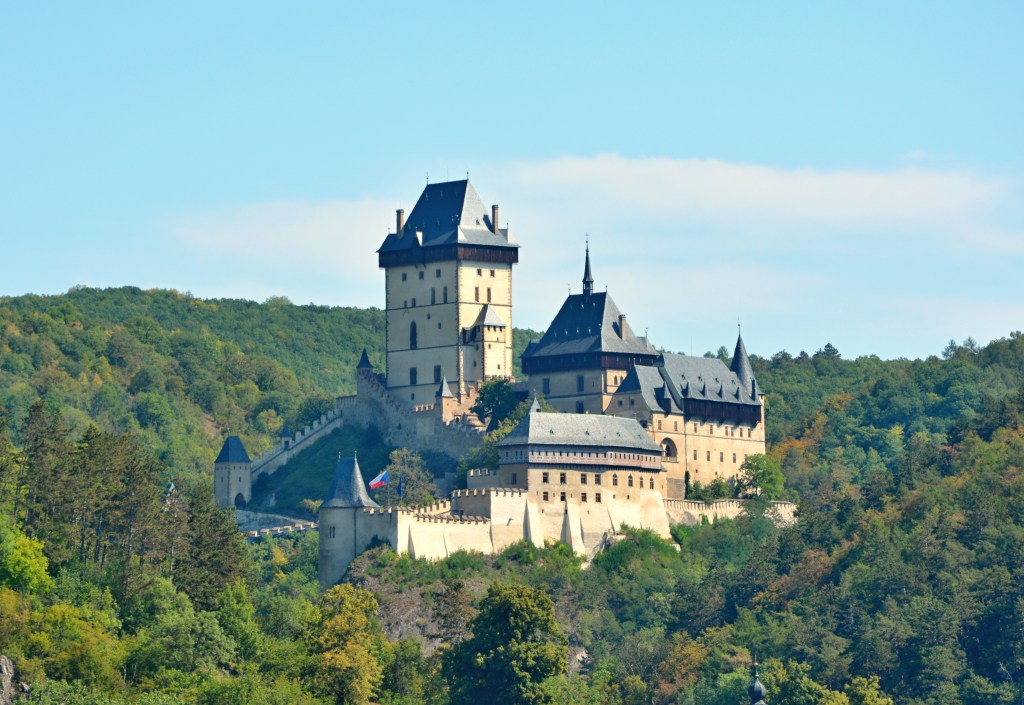 Přes královský hrad a českou podkovu k jednomu z našich nejkrásnějších&nbsp;zámků